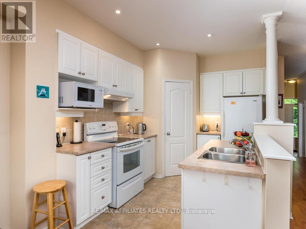 Photo 9 of 252 Badgeley Avenue, Ottawa ON