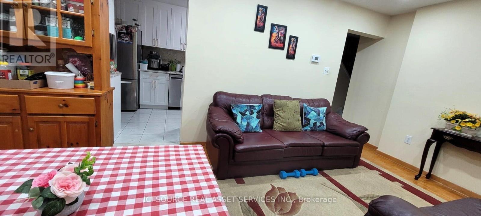 Photo 4 of Upper 2769 Willowmore Way, Mississauga ON
