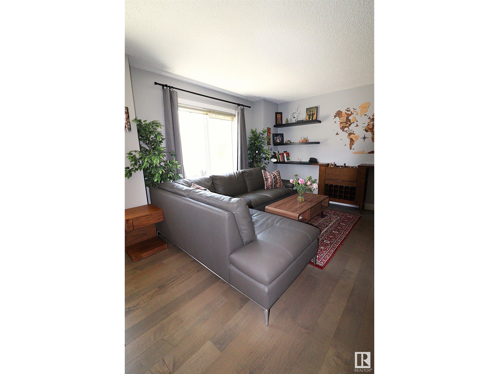 Photo 4 of 23 2922 Maple Way Nw, Edmonton AB