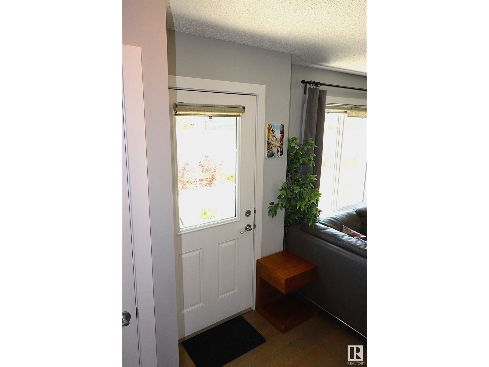 Photo 2 of 23 2922 Maple Way Nw, Edmonton AB