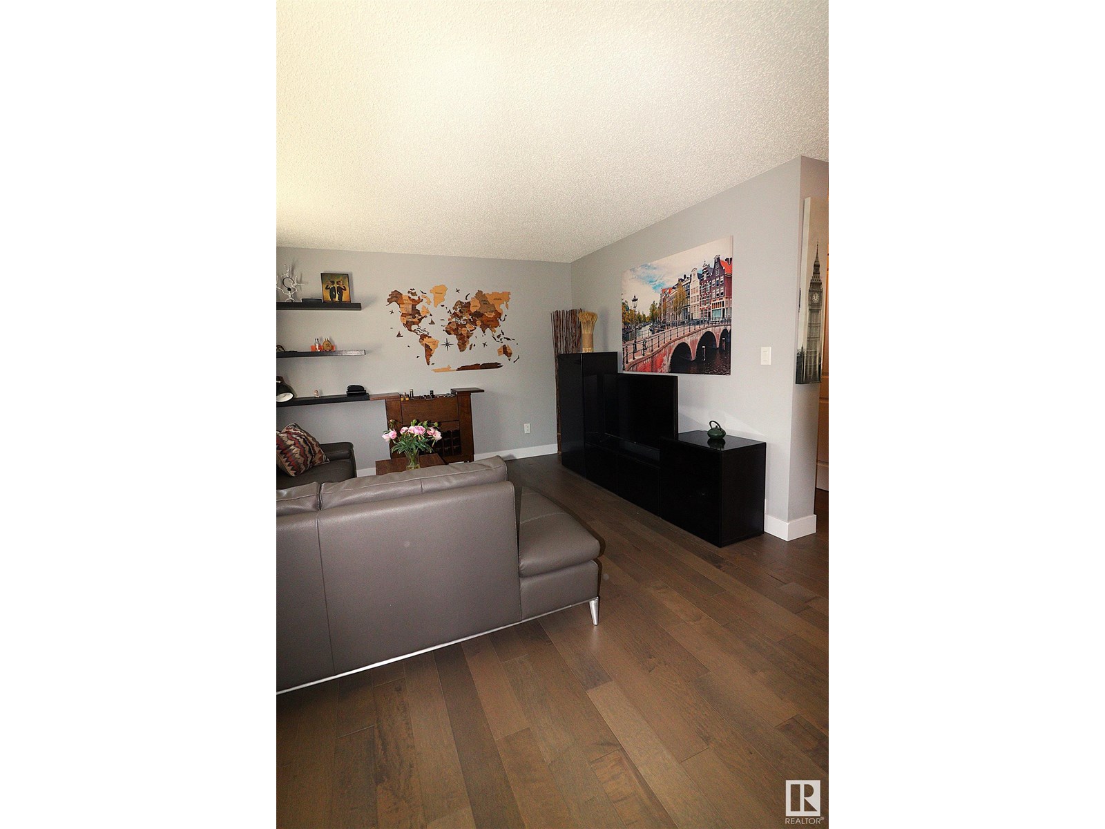 Photo 6 of 23 2922 Maple Way Nw, Edmonton AB