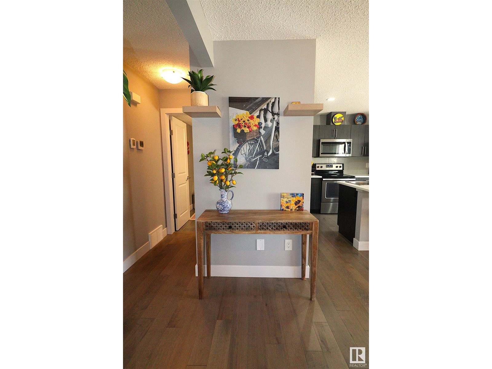Photo 9 of 23 2922 Maple Way Nw, Edmonton AB