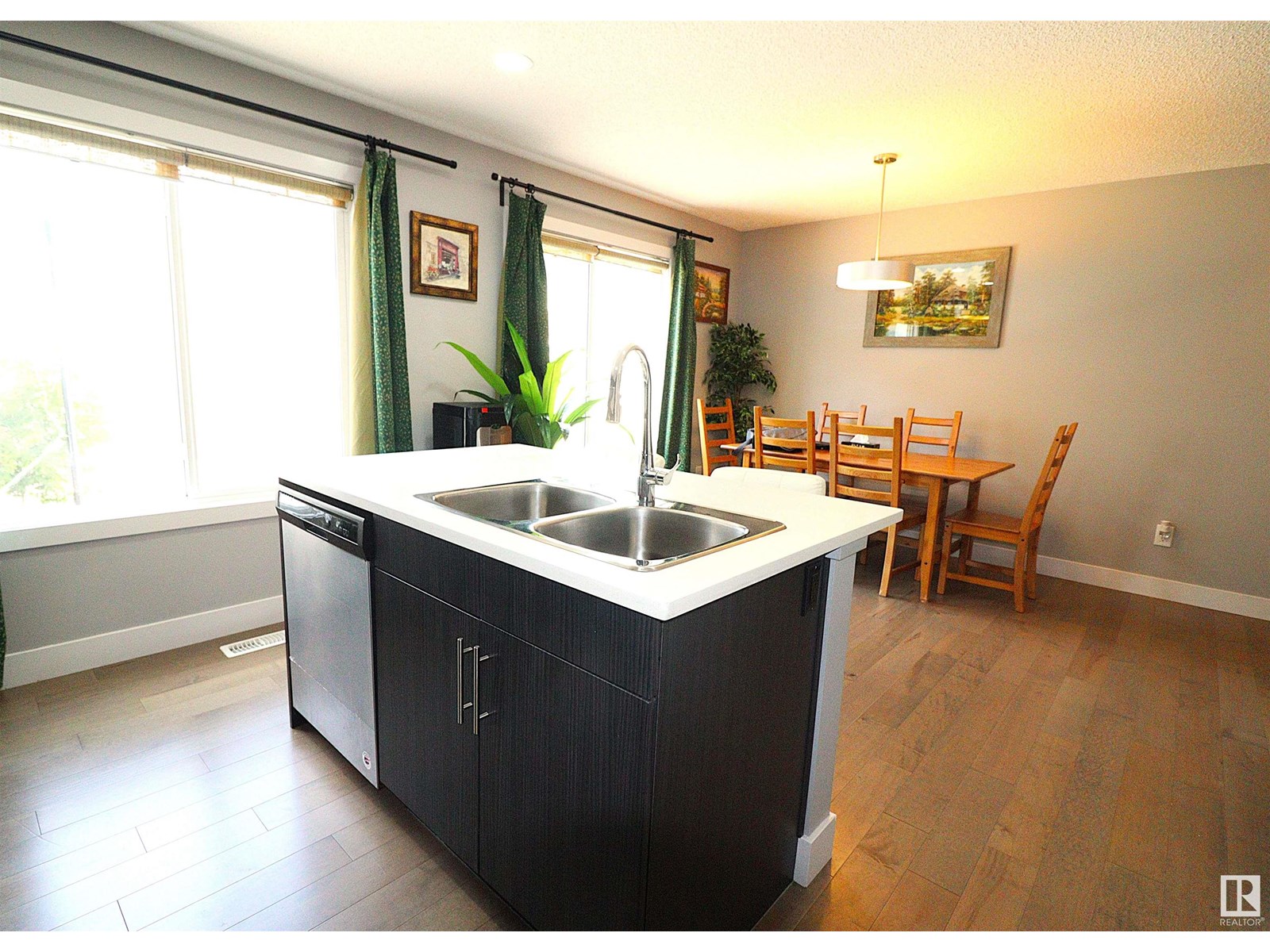 Photo 14 of 23 2922 Maple Way Nw, Edmonton AB