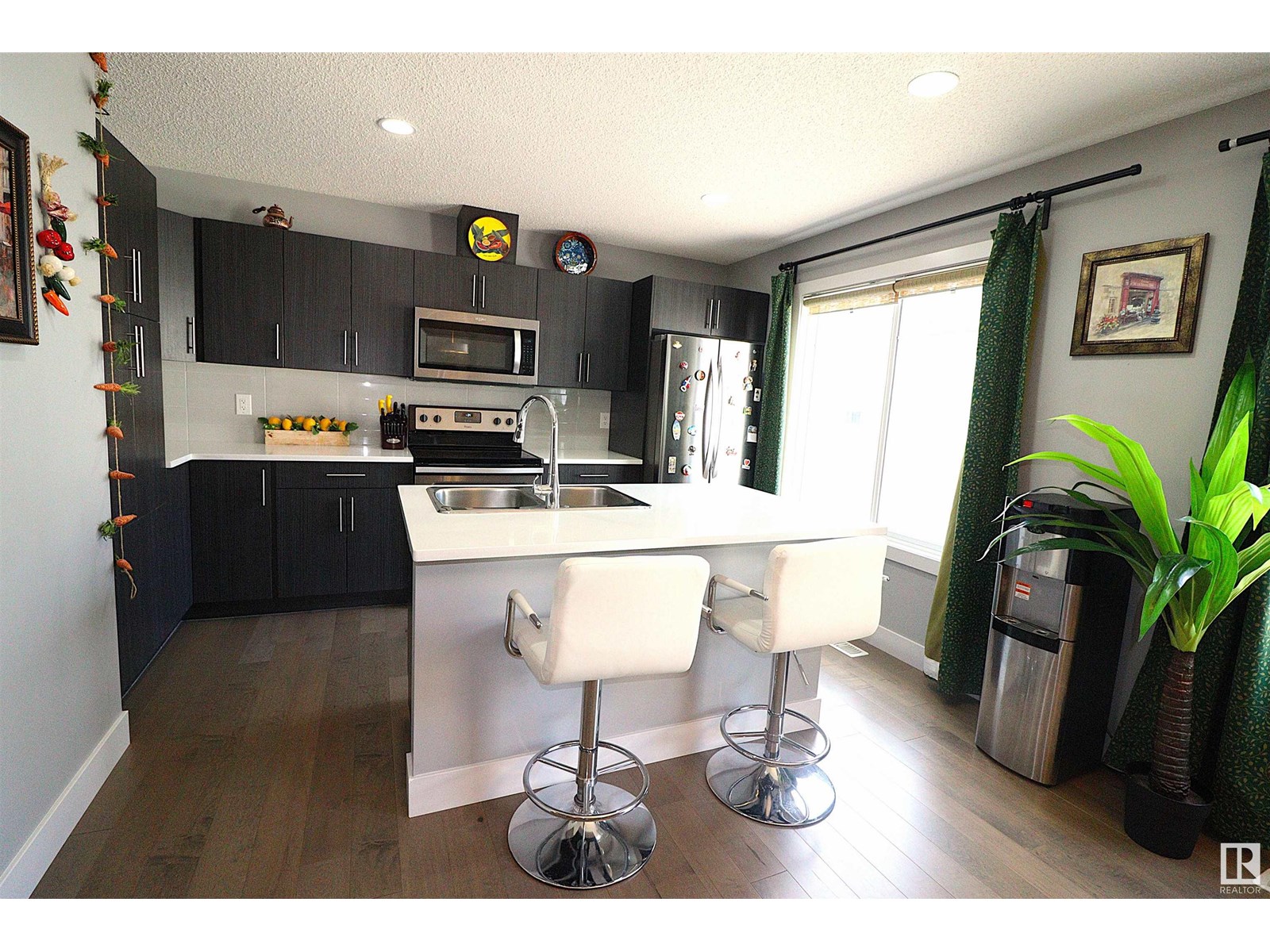 Photo 11 of 23 2922 Maple Way Nw, Edmonton AB