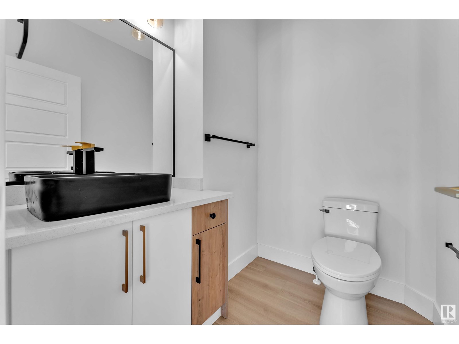 Photo 6 of 10976 138 St Nw, Edmonton AB