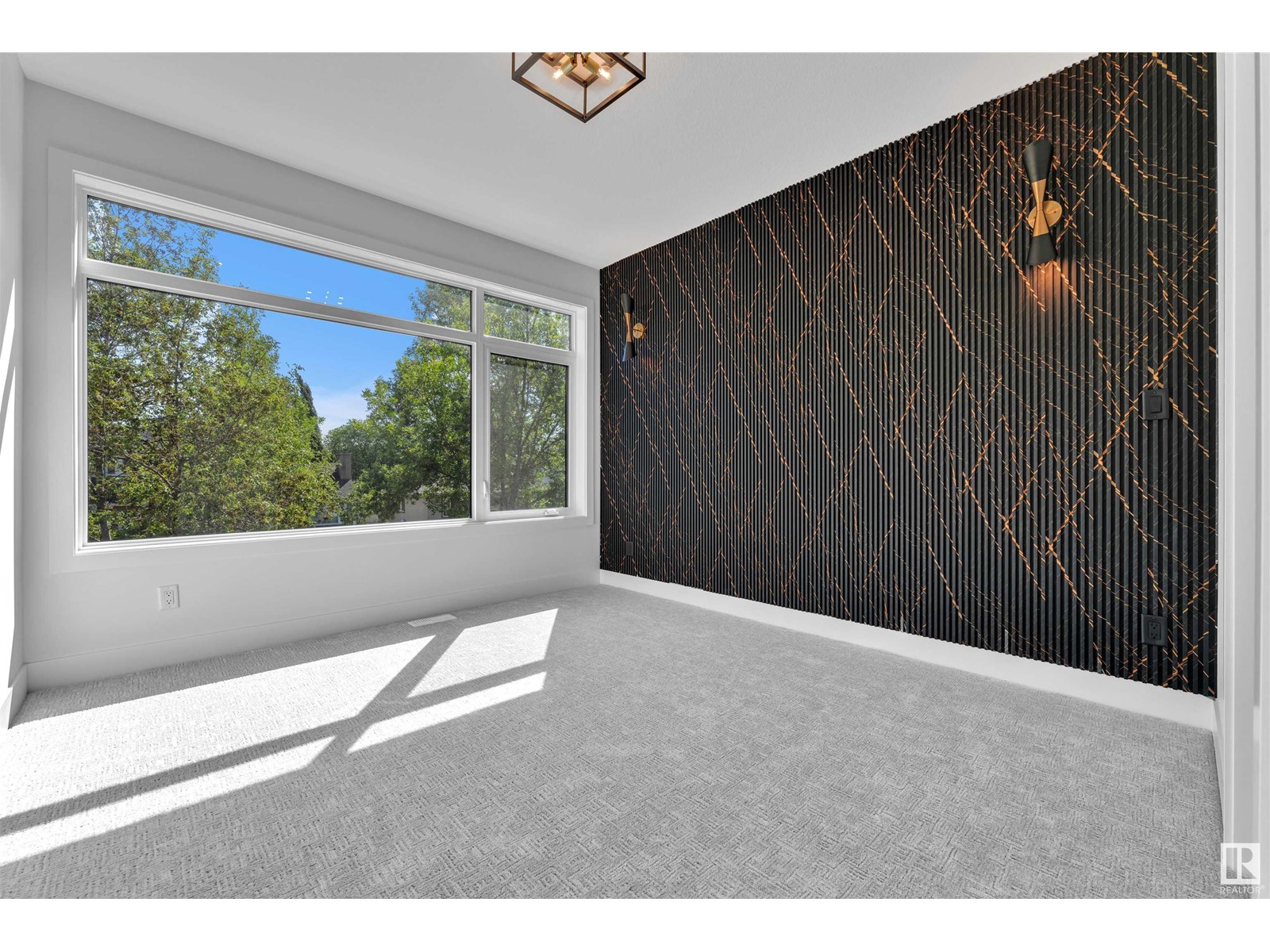 Photo 3 of 10976 138 St Nw, Edmonton AB