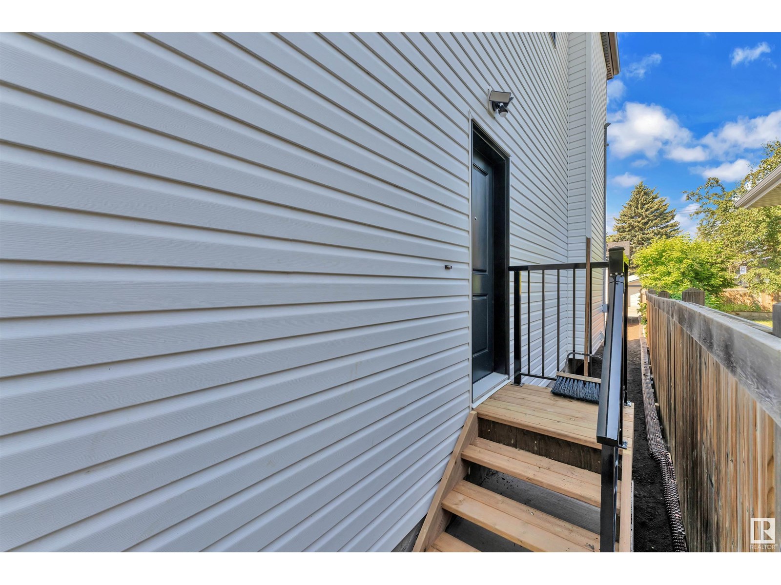 Photo 31 of 10976 138 St Nw, Edmonton AB