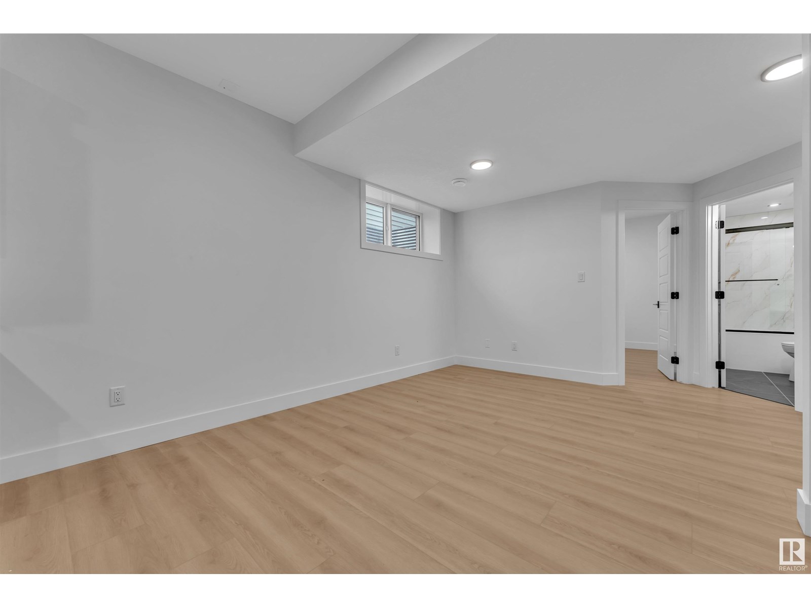 Photo 2 of 10976 138 St Nw, Edmonton AB