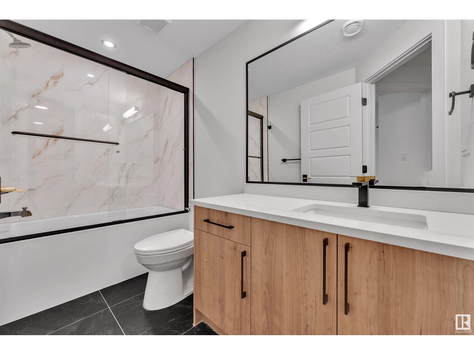 Photo 1 of 10976 138 St Nw, Edmonton AB