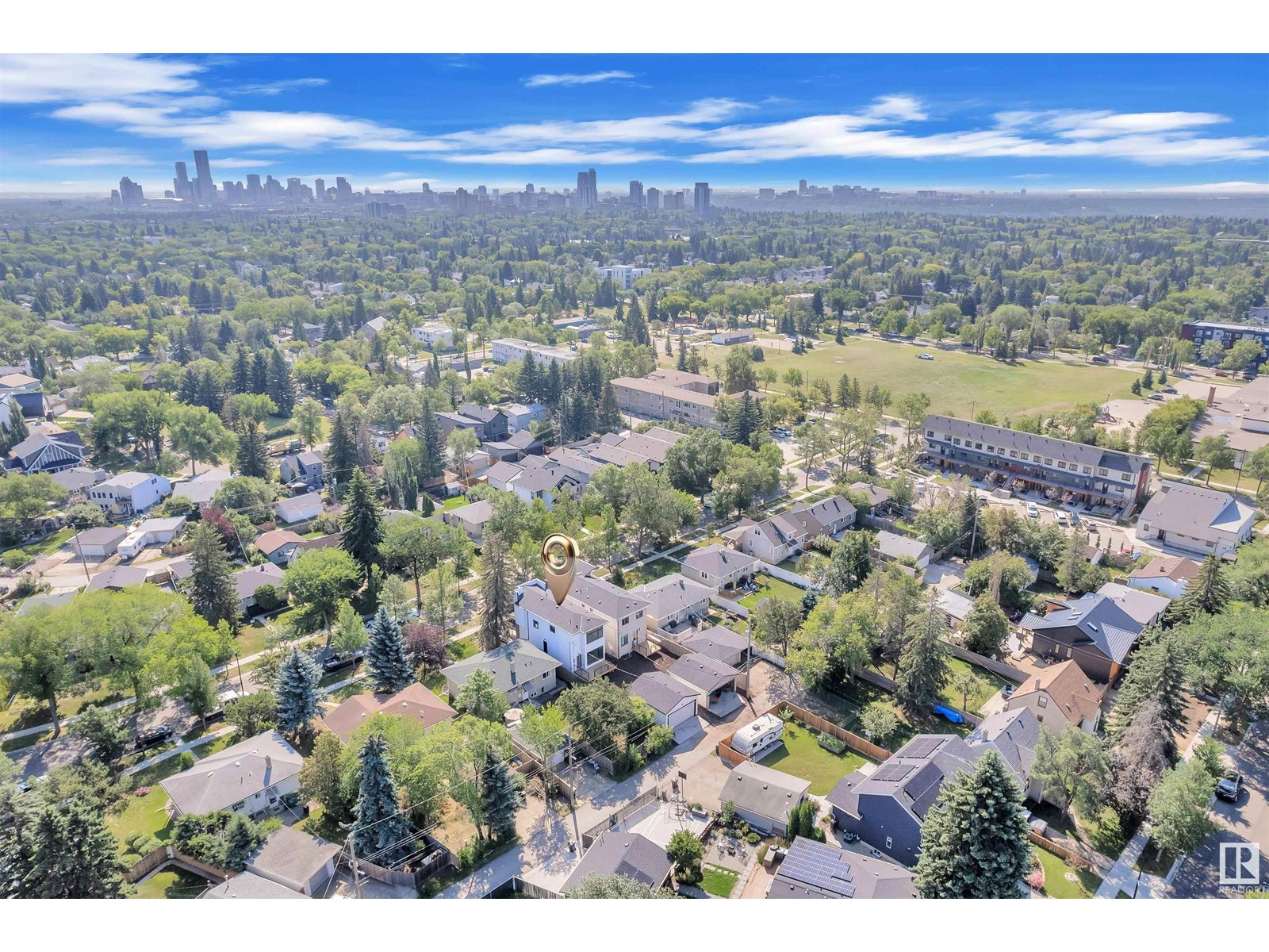 Photo 8 of 10976 138 St Nw, Edmonton AB