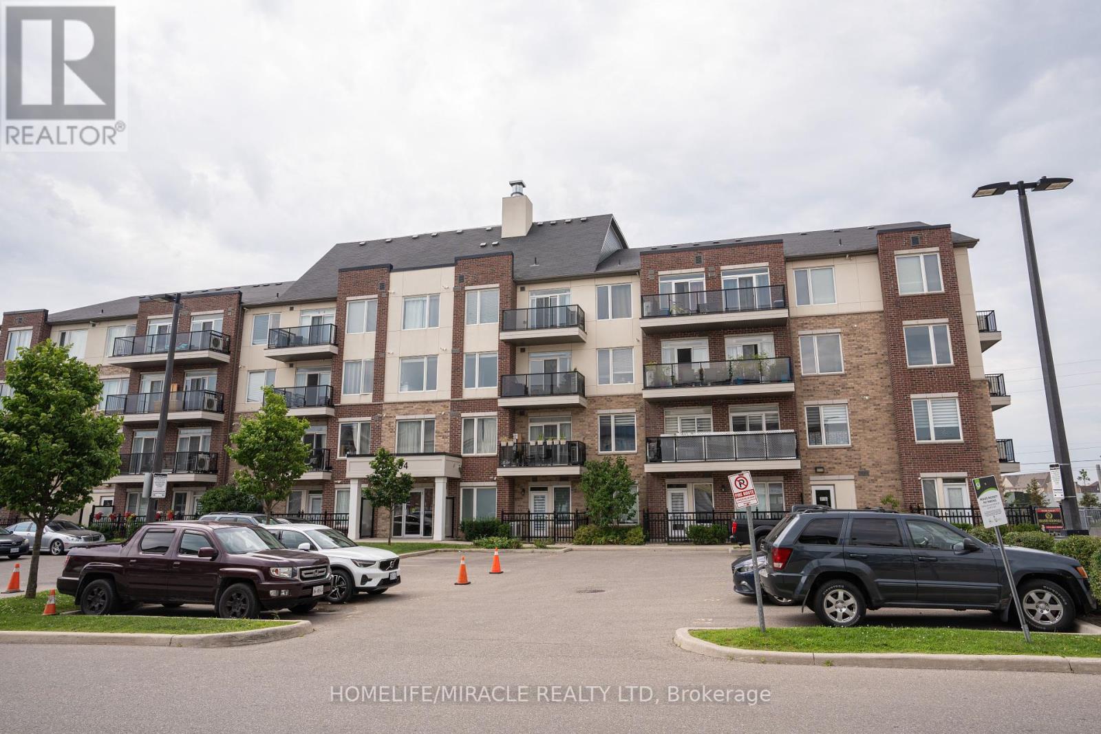 Photo 9 of 306 54 Sky Harbour Drive N, Brampton ON