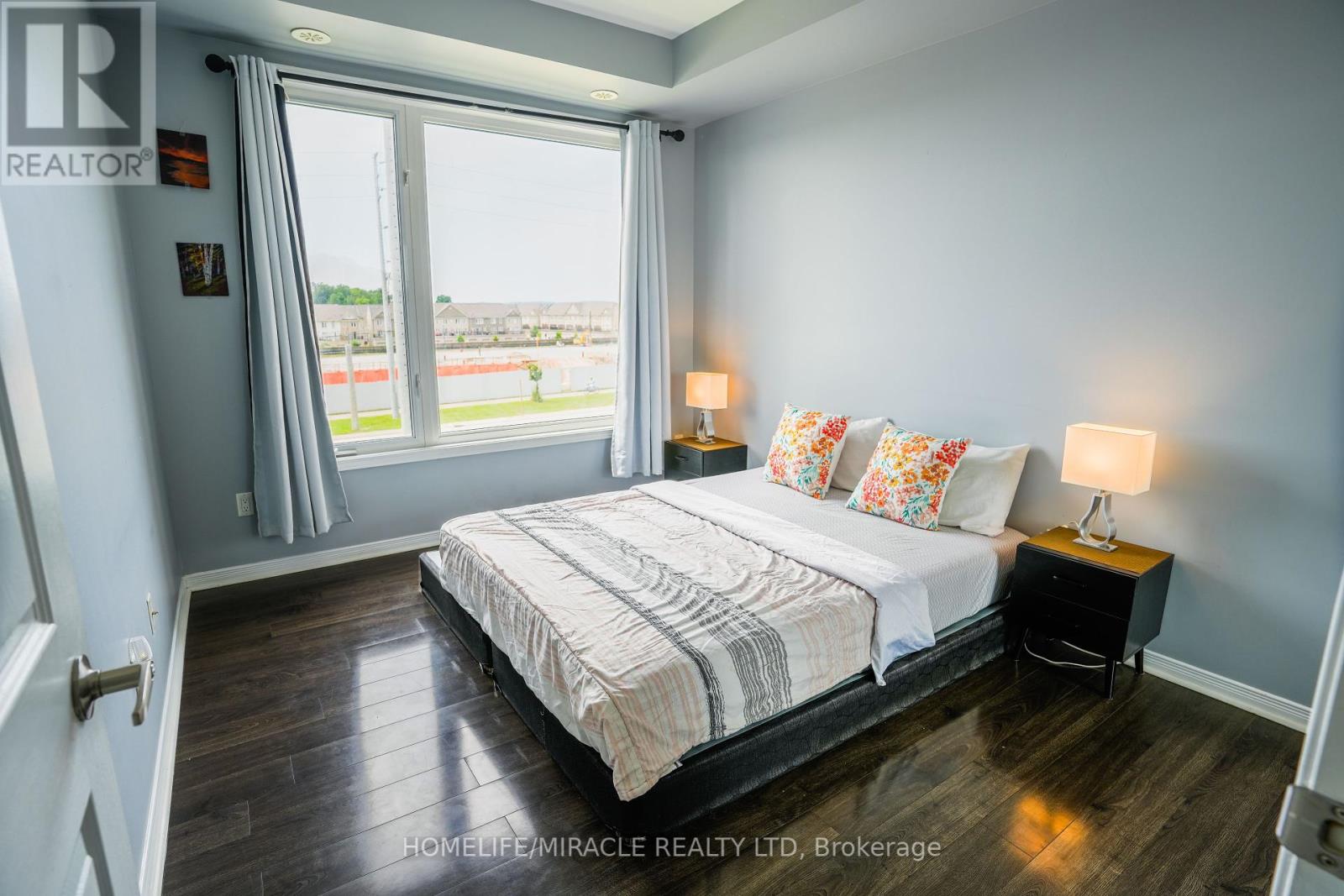 Photo 3 of 306 54 Sky Harbour Drive N, Brampton ON