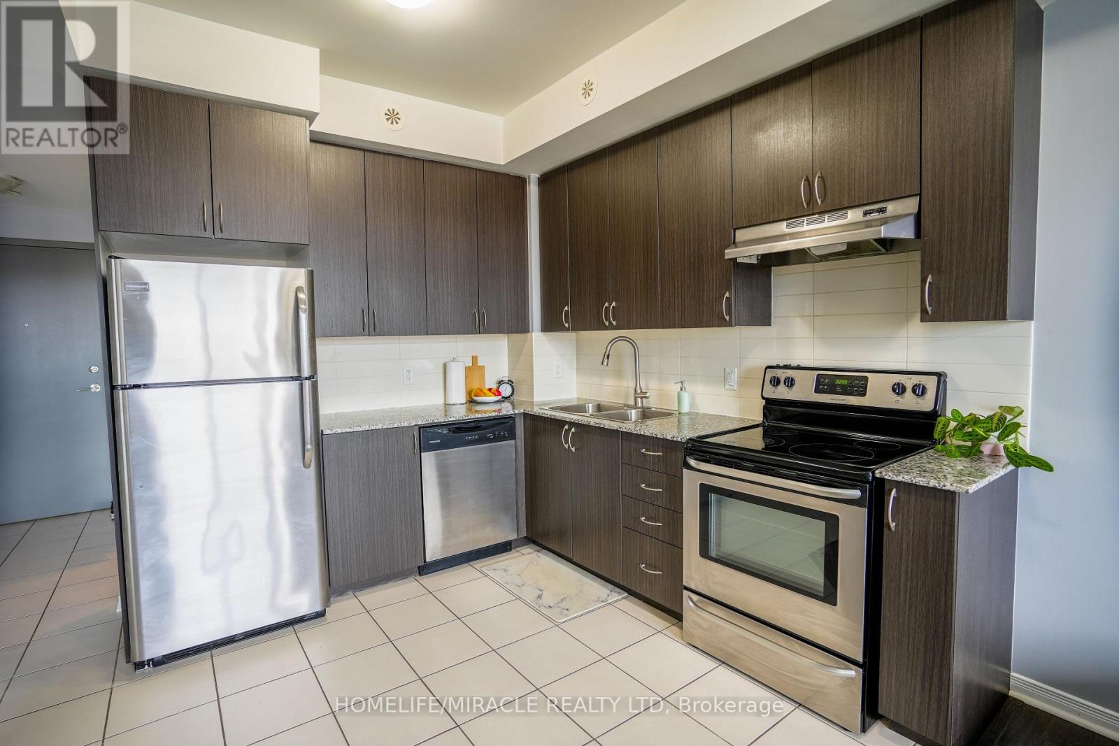 Photo 16 of 306 54 Sky Harbour Drive N, Brampton ON