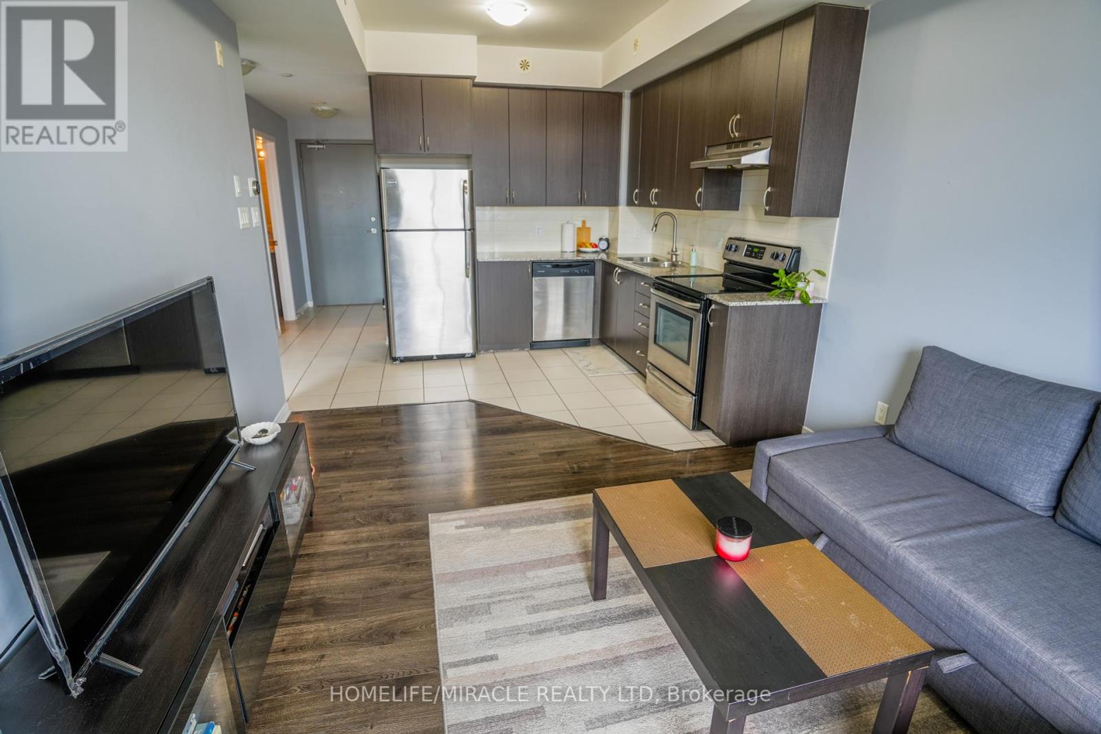 Photo 5 of 306 54 Sky Harbour Drive N, Brampton ON