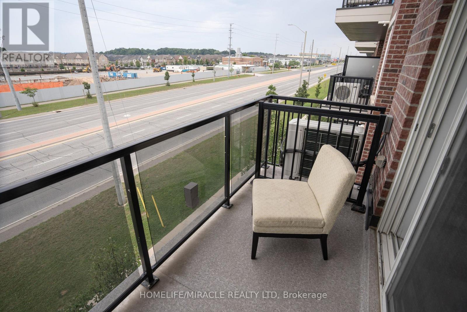 Photo 8 of 306 54 Sky Harbour Drive N, Brampton ON