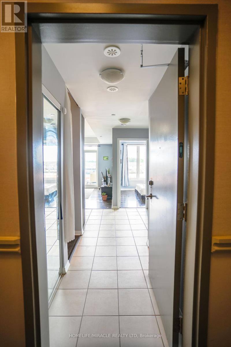Photo 18 of 306 54 Sky Harbour Drive N, Brampton ON