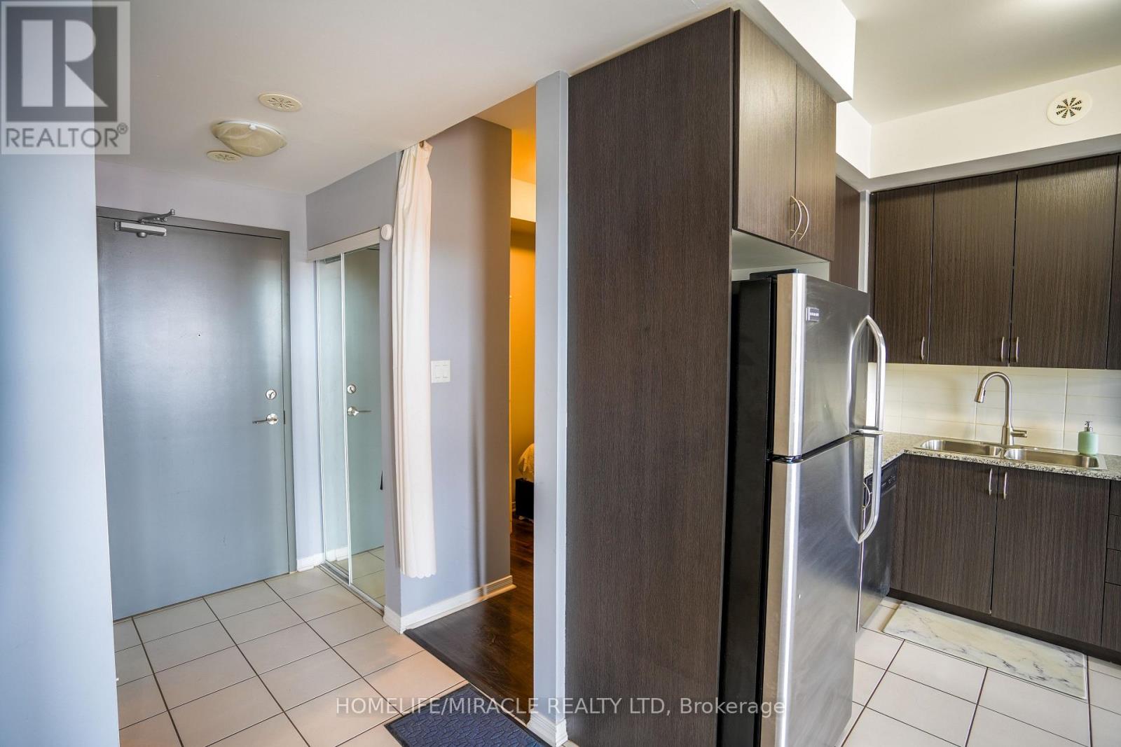 Photo 19 of 306 54 Sky Harbour Drive N, Brampton ON