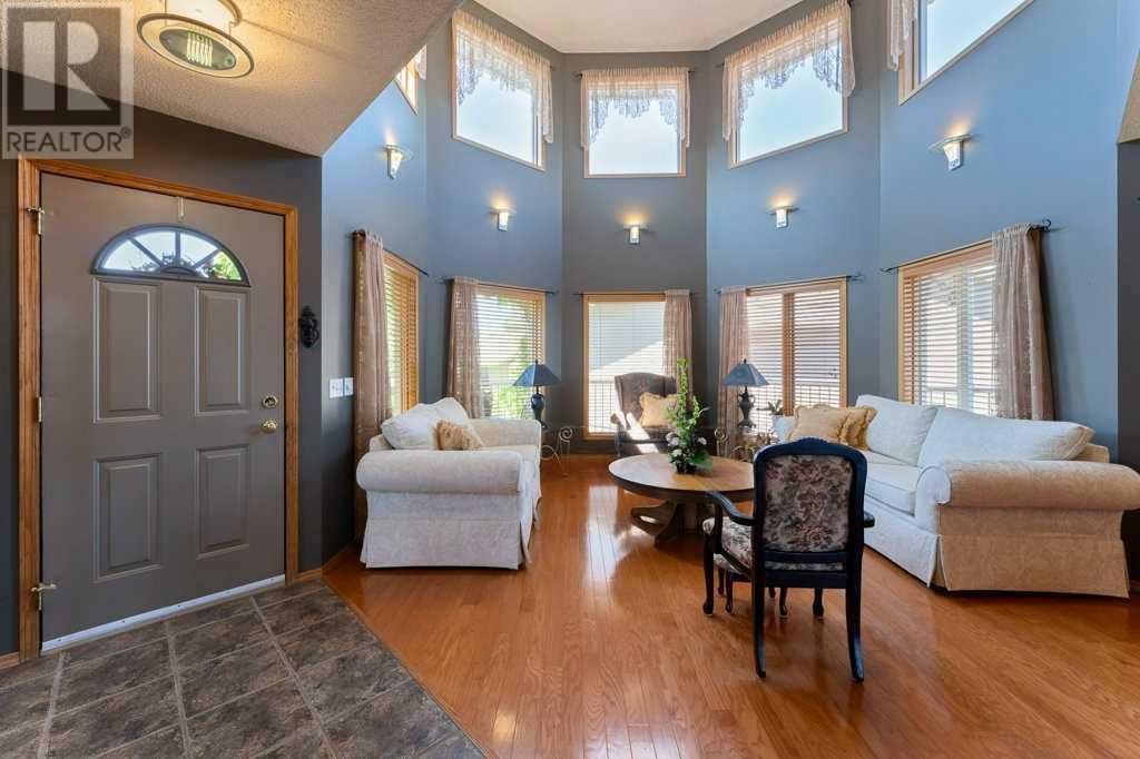 Single Family House for Sale in  Edgebrook Circle NW Edgemont Calgary 