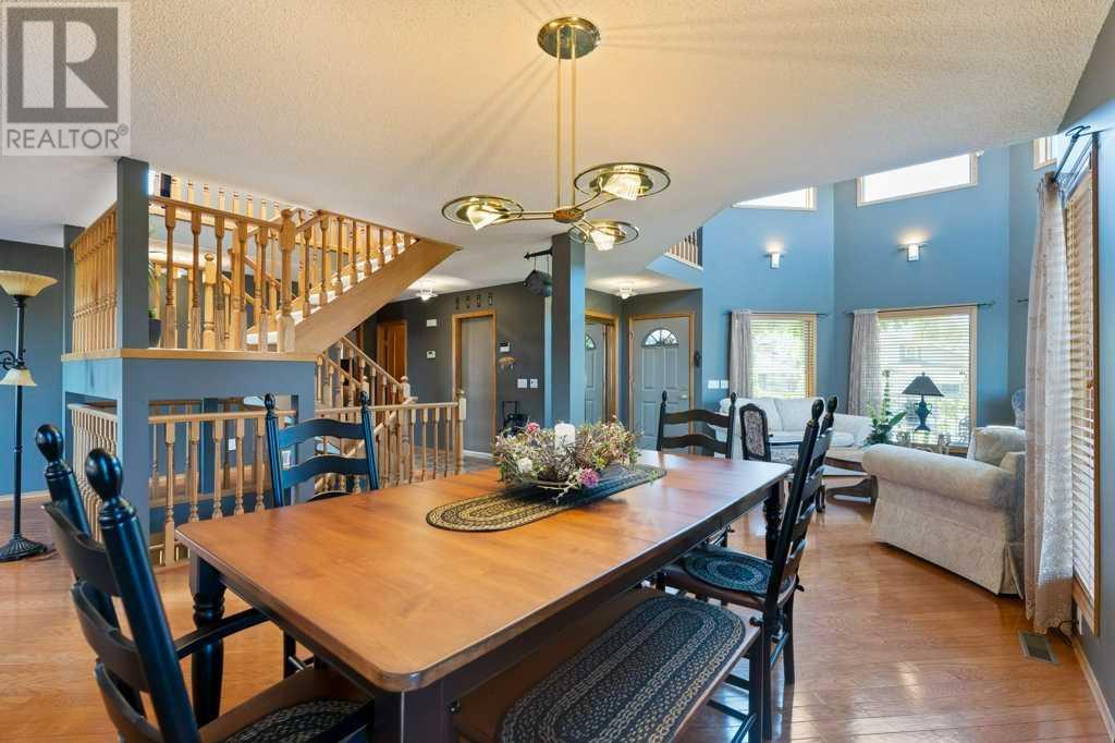 Single Family House for Sale in  Edgebrook Circle NW Edgemont Calgary 