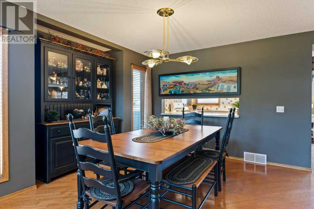 Single Family House for Sale in  Edgebrook Circle NW Edgemont Calgary 