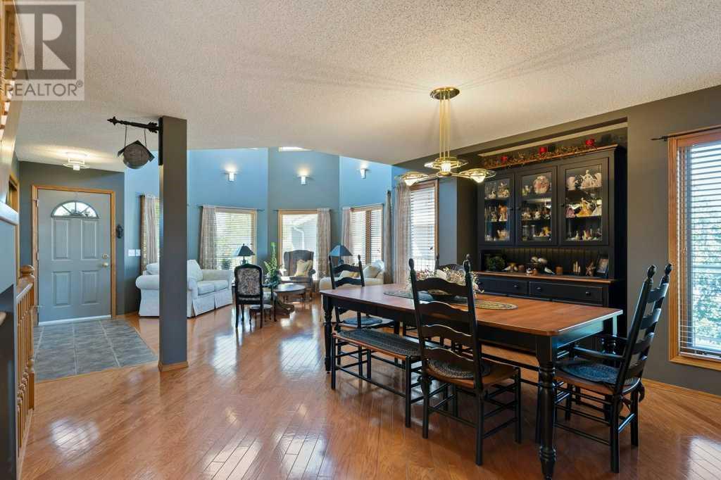 Single Family House for Sale in  Edgebrook Circle NW Edgemont Calgary 