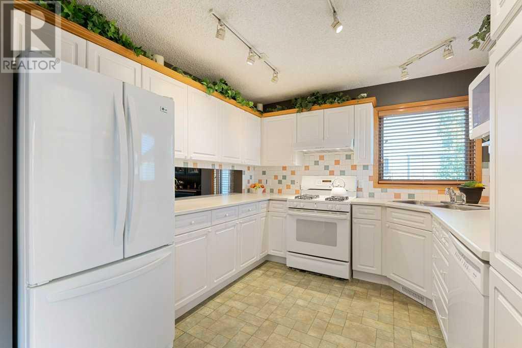 Single Family House for Sale in  Edgebrook Circle NW Edgemont Calgary 
