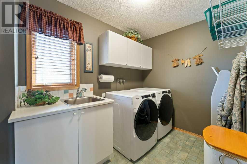 Single Family House for Sale in  Edgebrook Circle NW Edgemont Calgary 