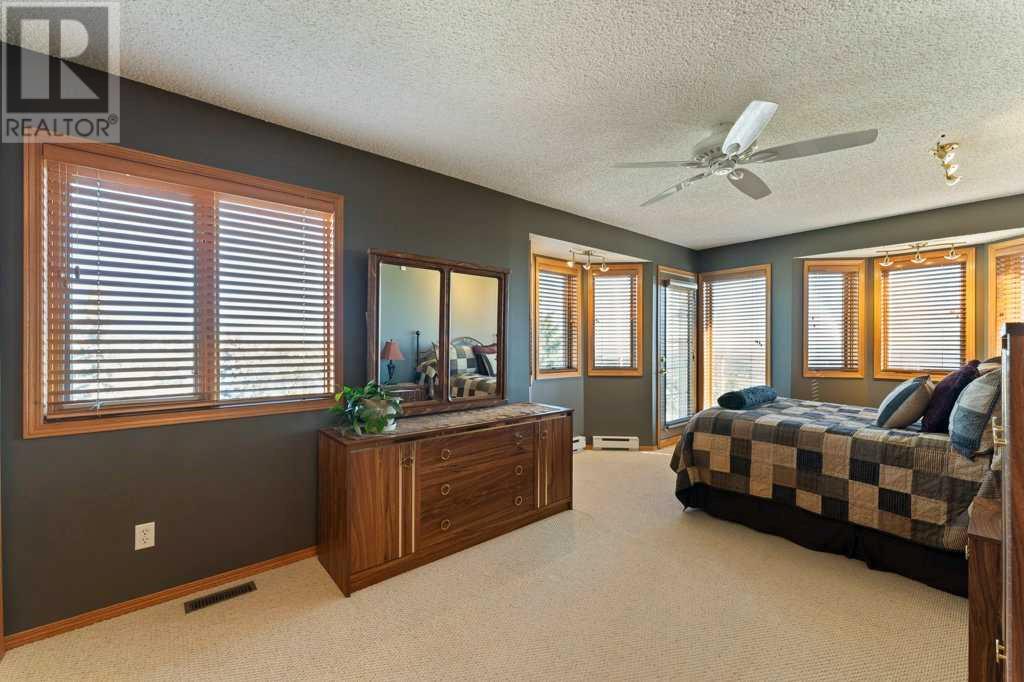 Single Family House for Sale in  Edgebrook Circle NW Edgemont Calgary 