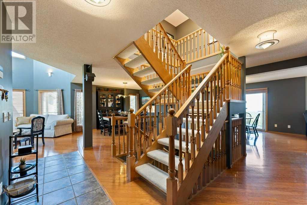 Single Family House for Sale in  Edgebrook Circle NW Edgemont Calgary 
