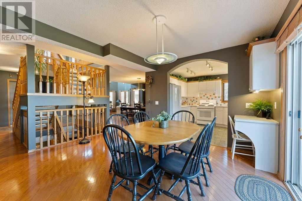 Single Family House for Sale in  Edgebrook Circle NW Edgemont Calgary 