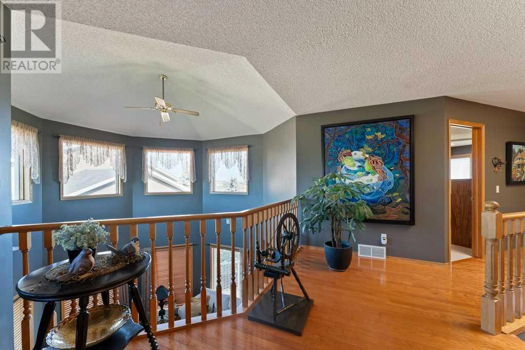 Single Family House for Sale in  Edgebrook Circle NW Edgemont Calgary 