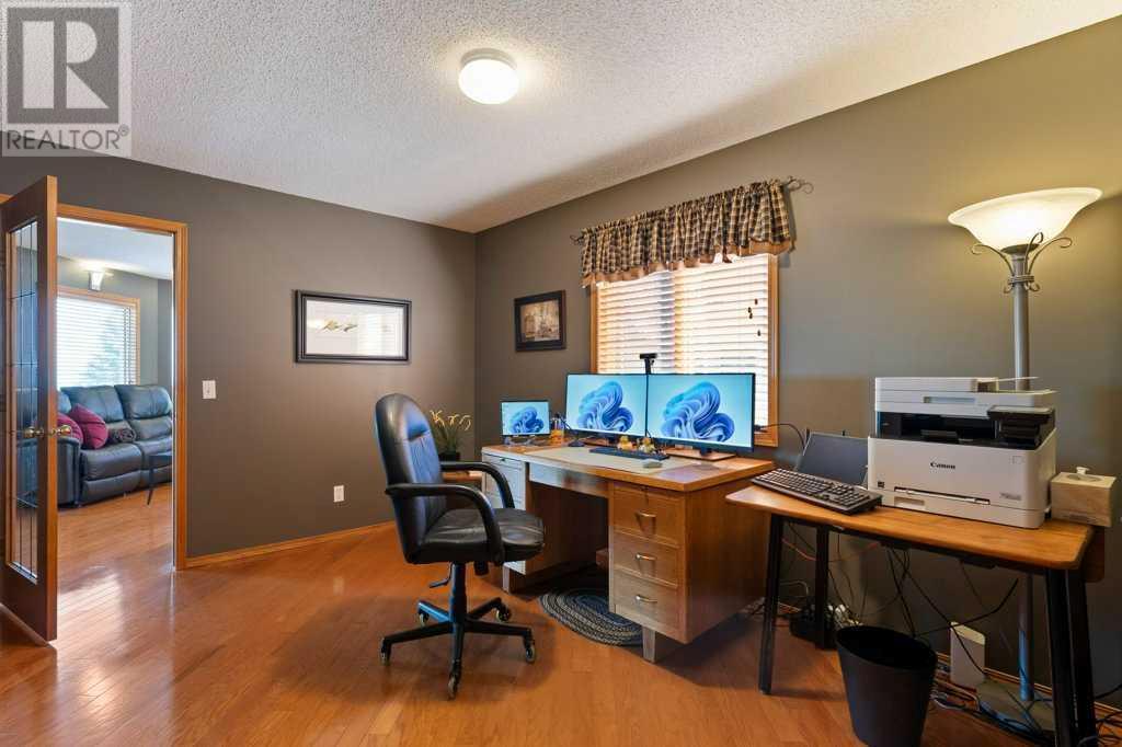 Single Family House for Sale in  Edgebrook Circle NW Edgemont Calgary 