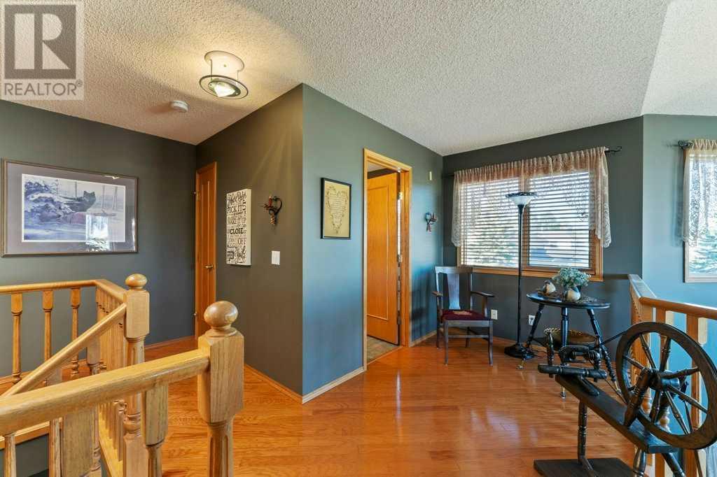 Single Family House for Sale in  Edgebrook Circle NW Edgemont Calgary 