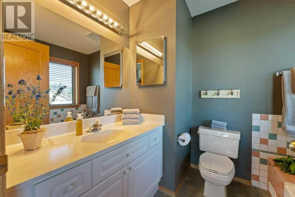 Single Family House for Sale in  Edgebrook Circle NW Edgemont Calgary 