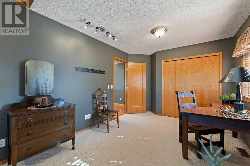 Single Family House for Sale in  Edgebrook Circle NW Edgemont Calgary 