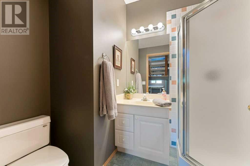 Single Family House for Sale in  Edgebrook Circle NW Edgemont Calgary 