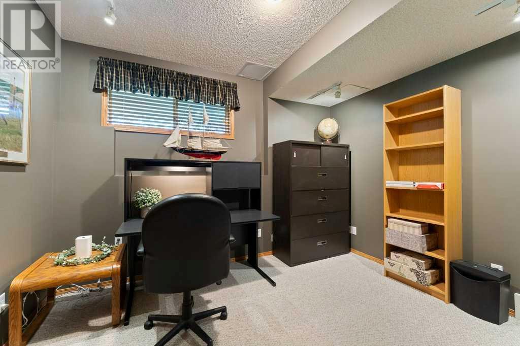 Single Family House for Sale in  Edgebrook Circle NW Edgemont Calgary 