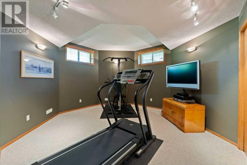 Single Family House for Sale in  Edgebrook Circle NW Edgemont Calgary 