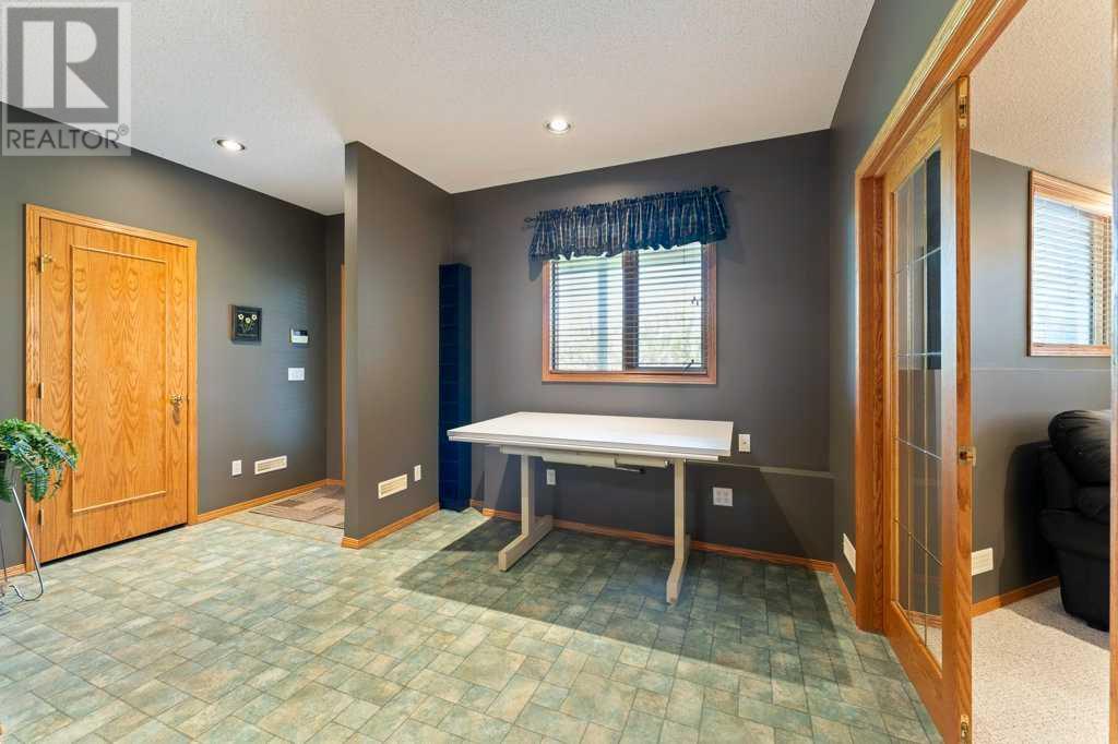 Single Family House for Sale in  Edgebrook Circle NW Edgemont Calgary 