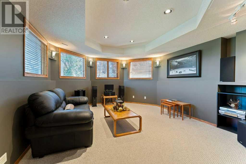 Single Family House for Sale in  Edgebrook Circle NW Edgemont Calgary 