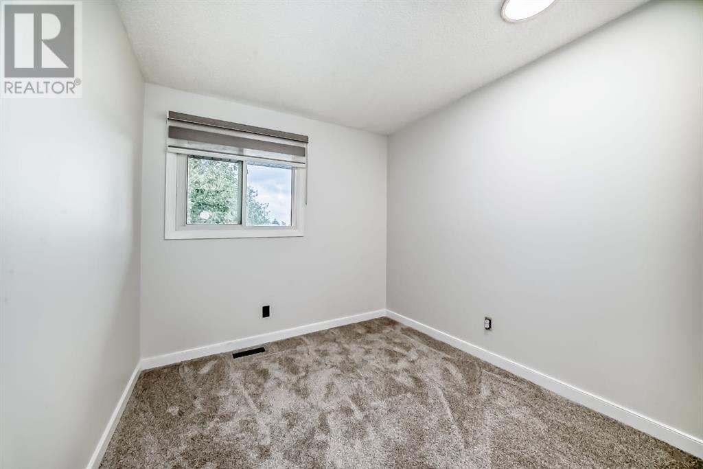 Single Family House 4 Level for Sale in  Bernard Place NW Beddington Heights Calgary 