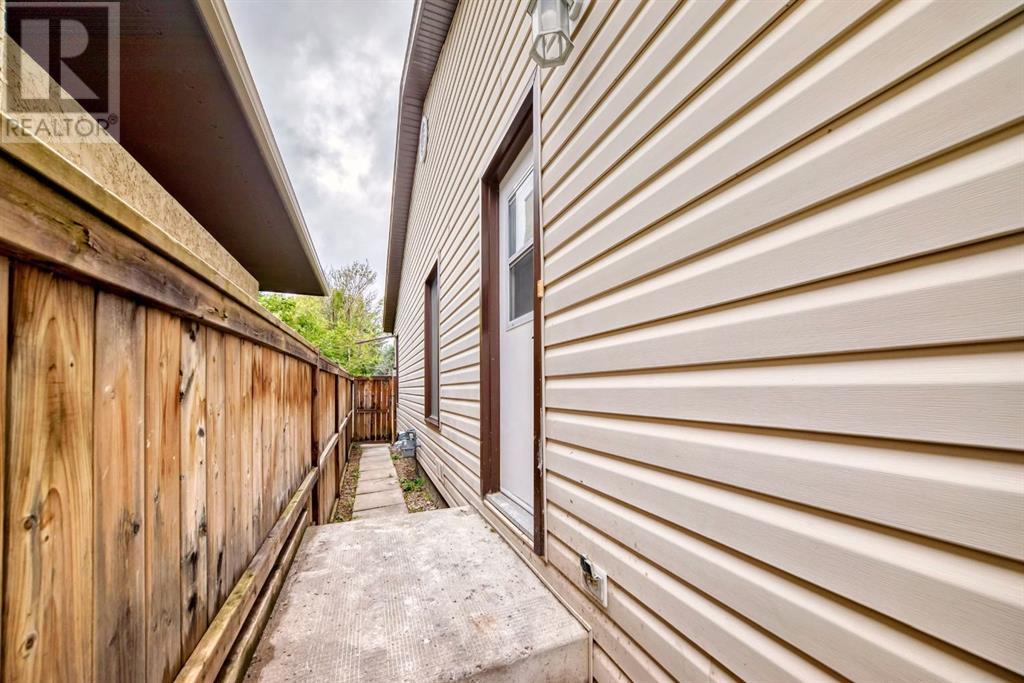 Single Family House 4 Level for Sale in  Bernard Place NW Beddington Heights Calgary 