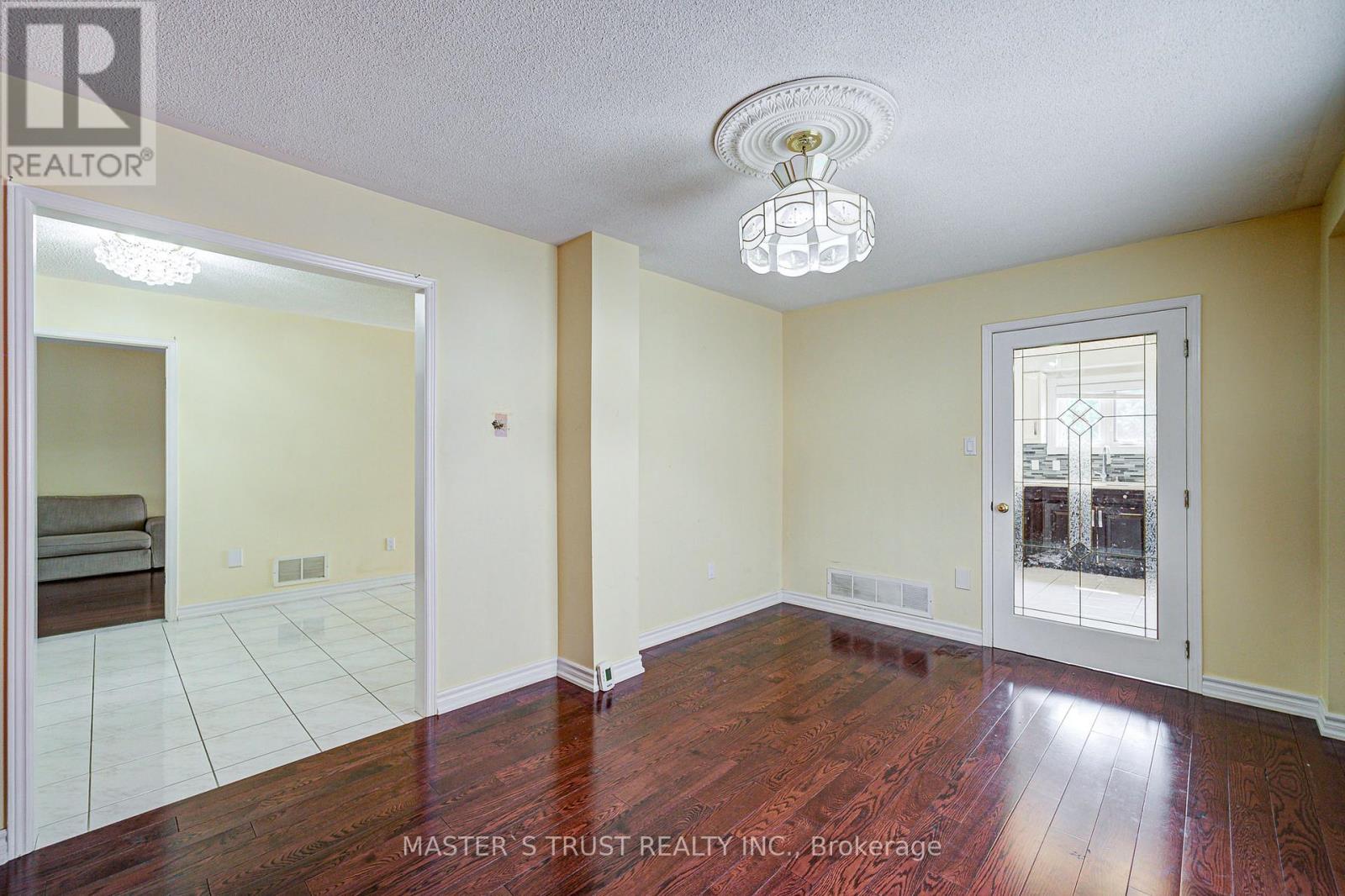 Photo 30 of 24 Queensgate Court, Markham ON