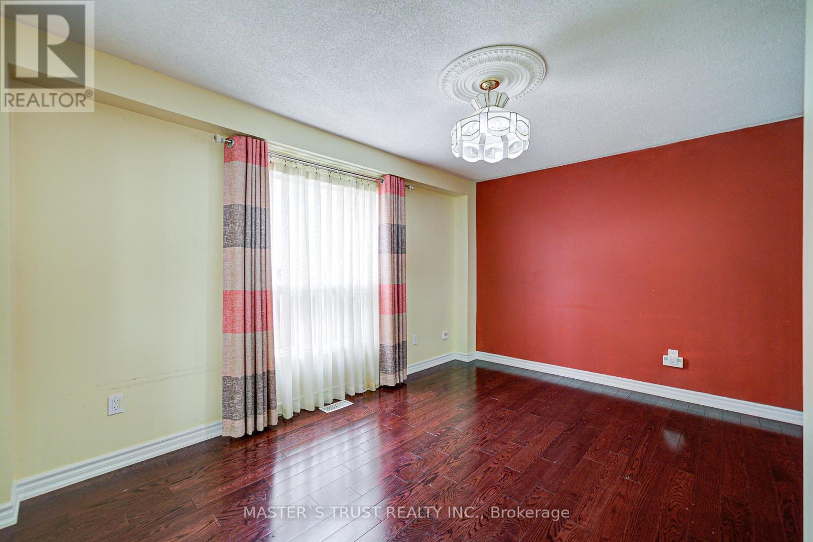 Photo 5 of 24 Queensgate Court, Markham ON