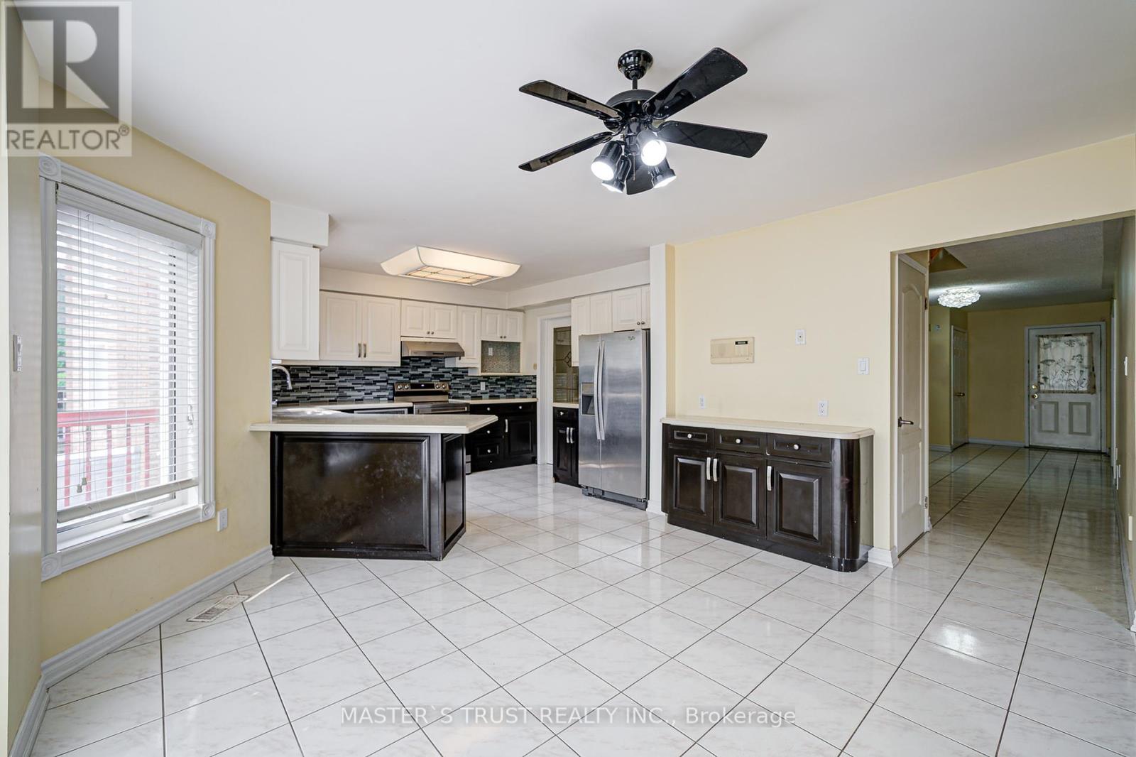 Photo 40 of 24 Queensgate Court, Markham ON