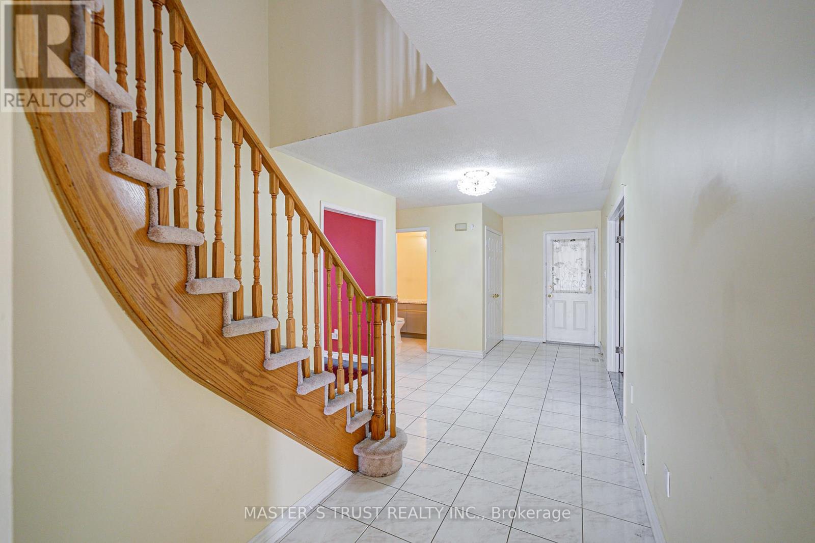 Photo 37 of 24 Queensgate Court, Markham ON