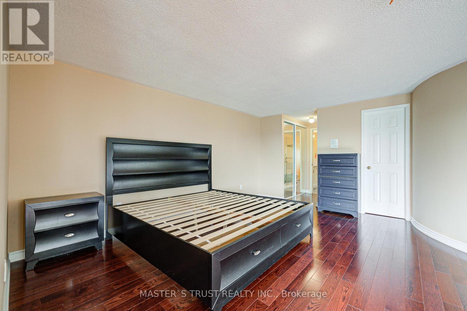 Photo 21 of 24 Queensgate Court, Markham ON