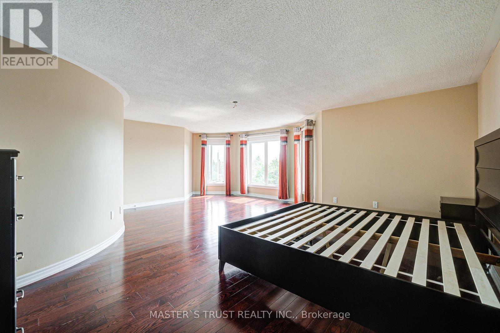 Photo 38 of 24 Queensgate Court, Markham ON