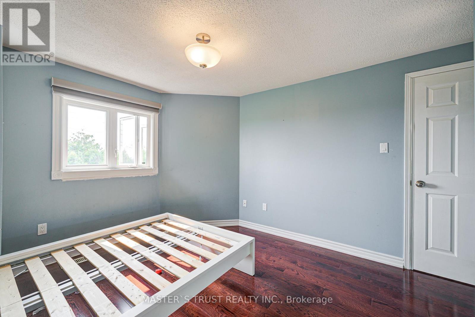 Photo 22 of 24 Queensgate Court, Markham ON