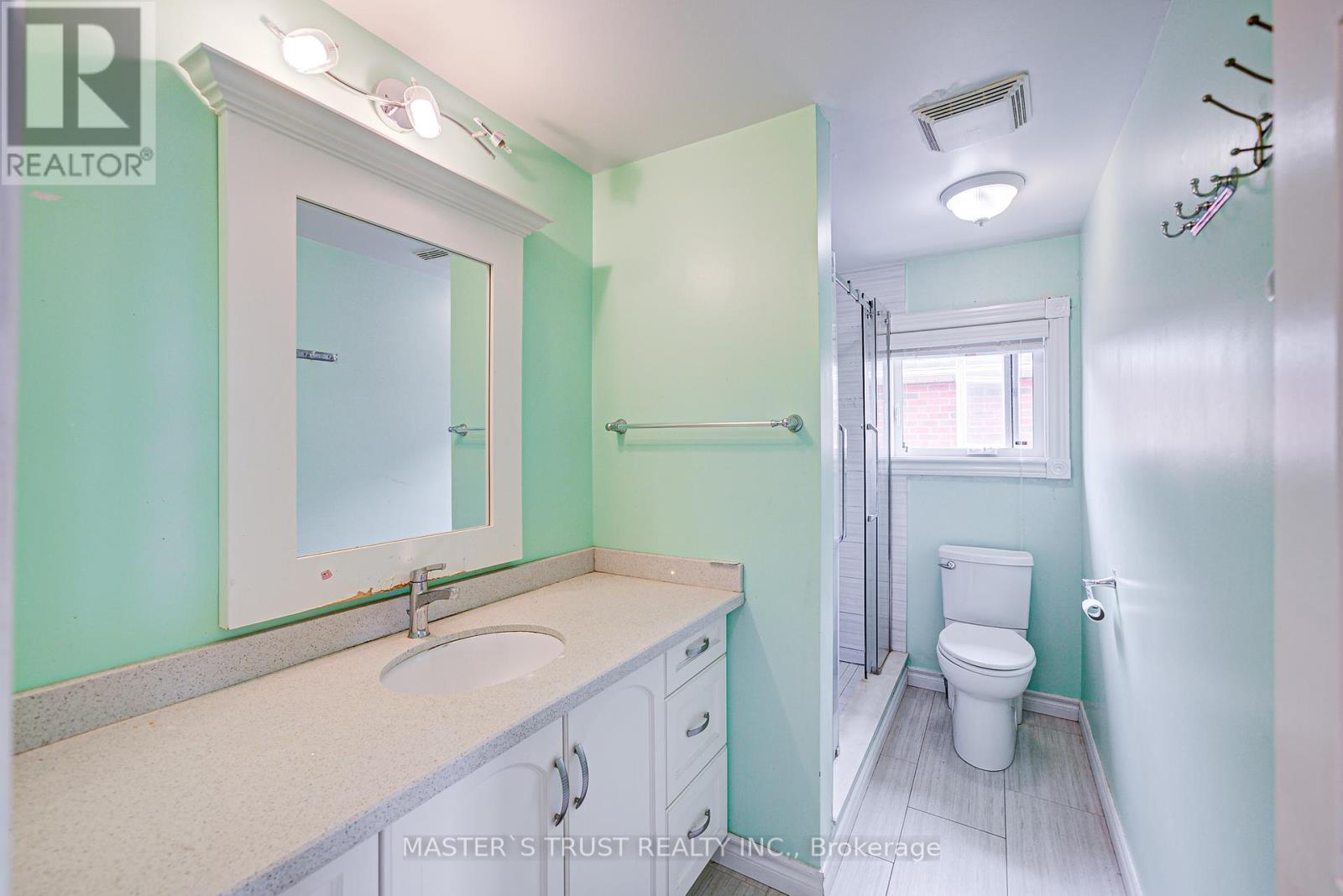 Photo 29 of 24 Queensgate Court, Markham ON
